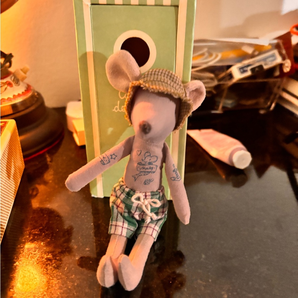 Maileg Beach Mouse Dad in Cabin de Plage